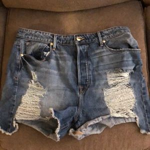 Good American bombshell shorts